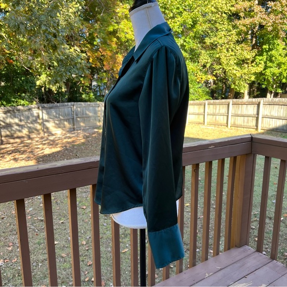 Abercrombie and Fitch size small green satin blouse - Picture 5 of 6